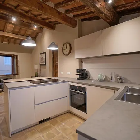 Montone Apartment דירה *